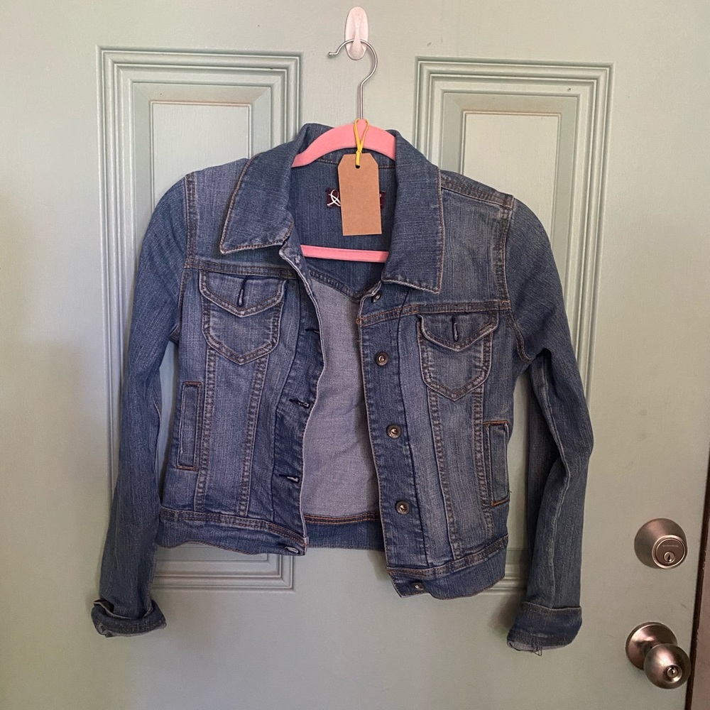 Cropped denim jacket